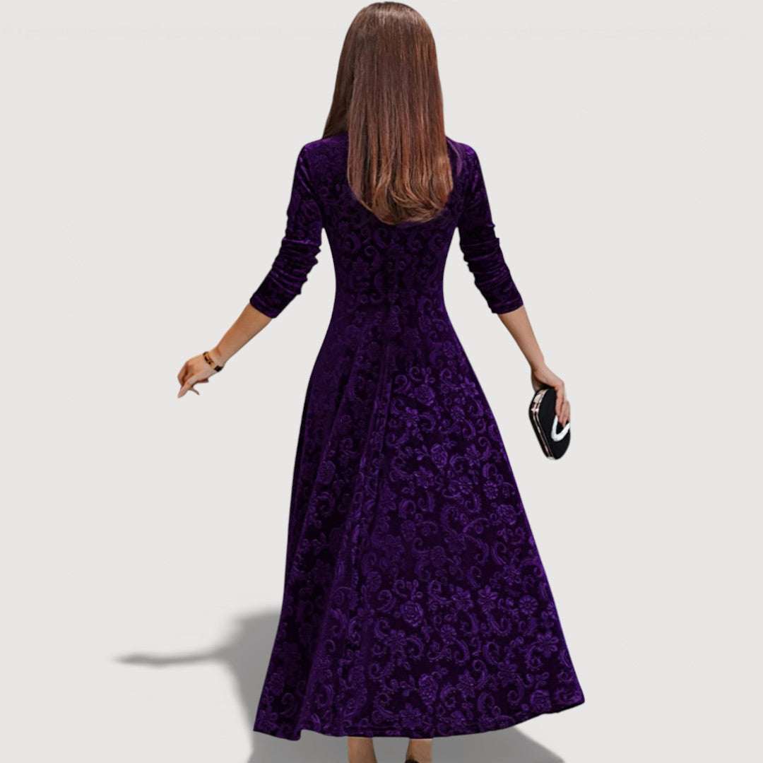 Lola – Sophisticated Velvet Gown