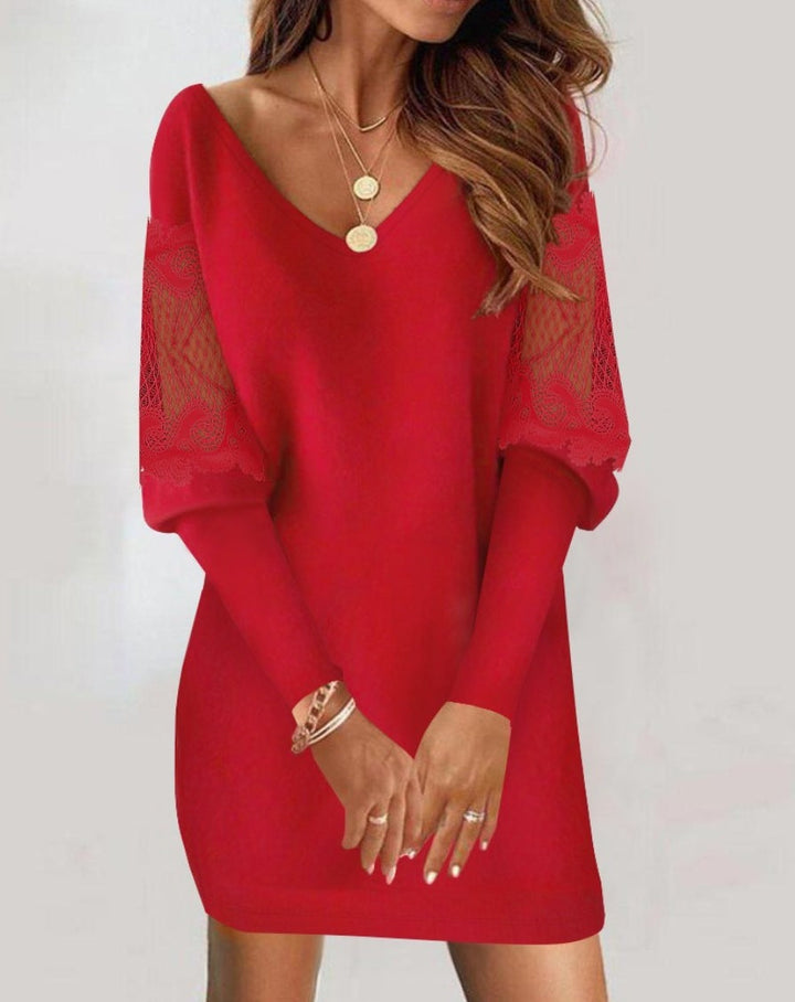 Lyla – Chic Straight-Cut Dress Featuring Lace Sleeves
