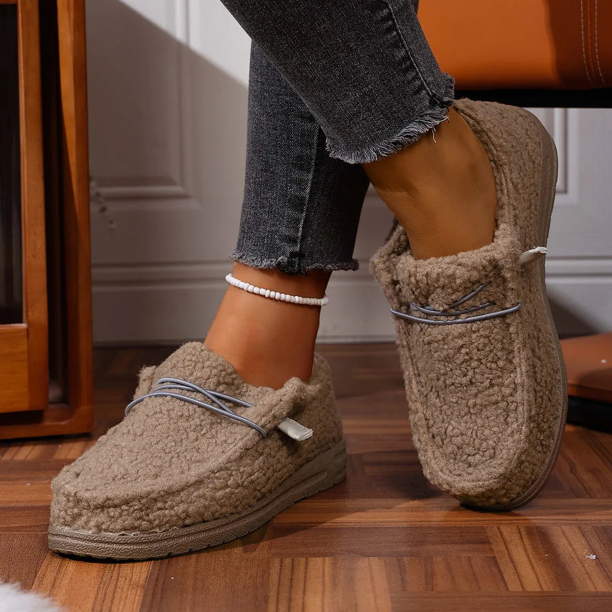 Claire – Cozy Teddy Slippers