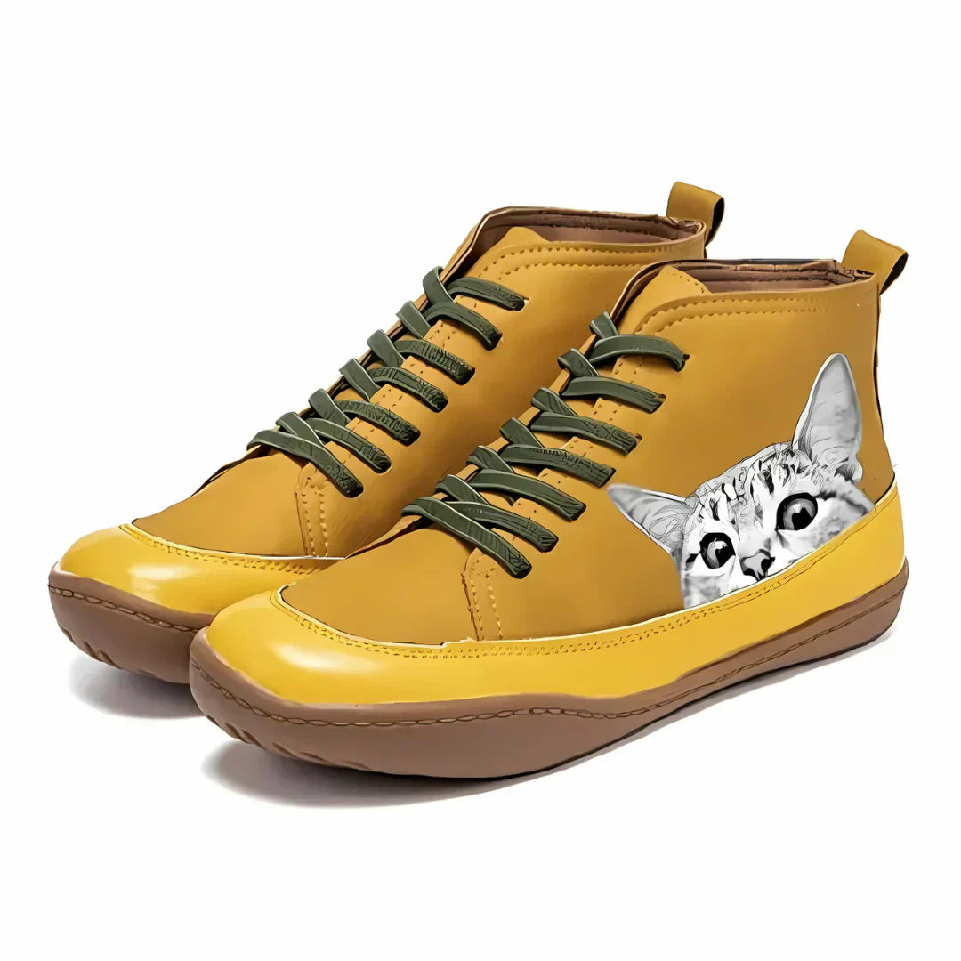 Jane – Leather Ankle Boots with Cat-Inspired Design