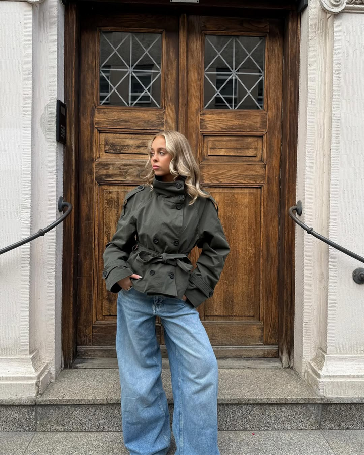 Millie – Chic Cropped Trench Coat for Effortless Autumn Style