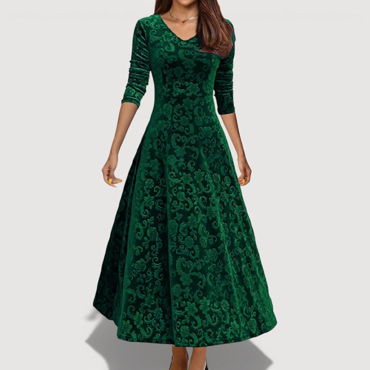 Lola – Sophisticated Velvet Gown