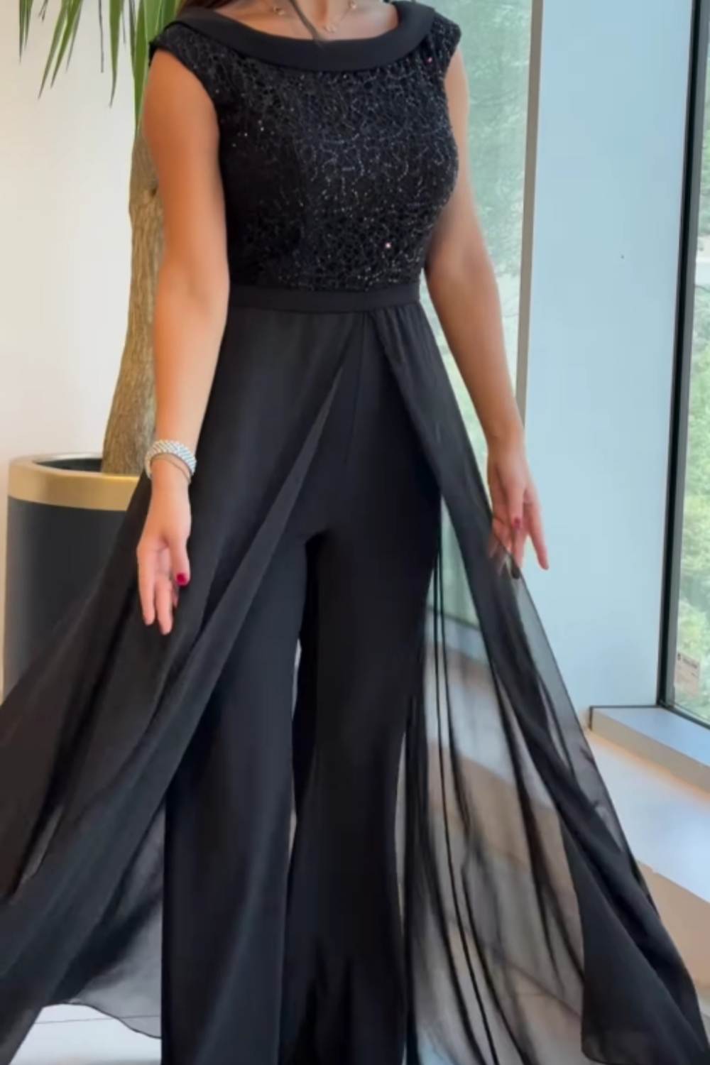 Avalon – Chic Sleeveless Jumpsuit