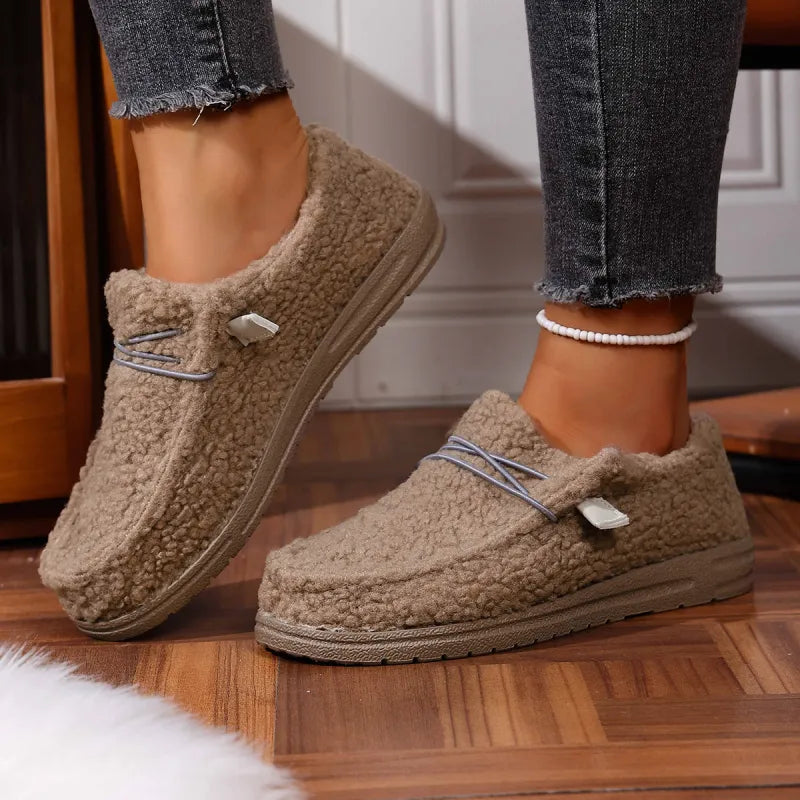 Claire – Cozy Teddy Slippers