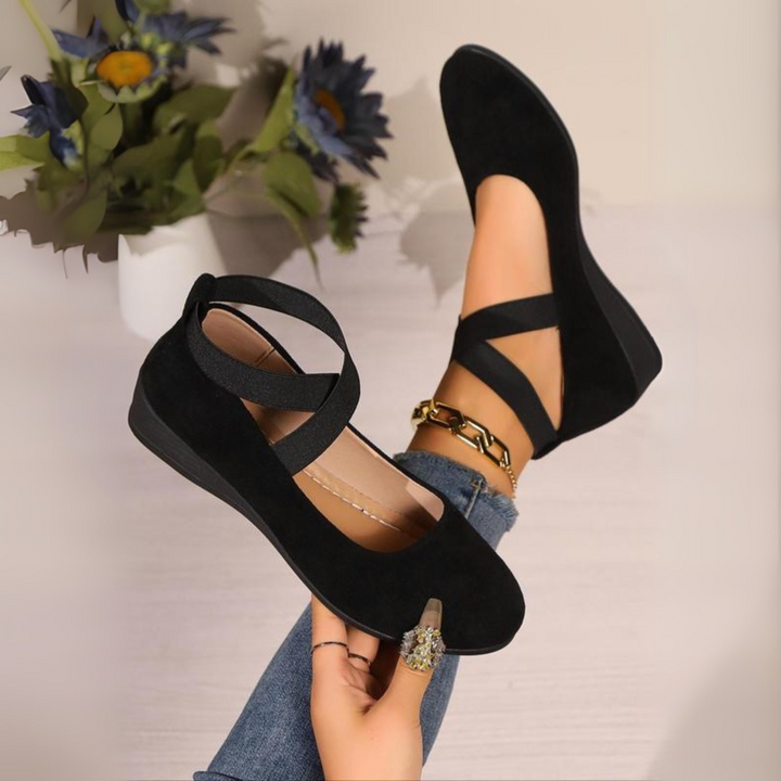 Ada – Closed-Toe Wedge Ballerina Flats