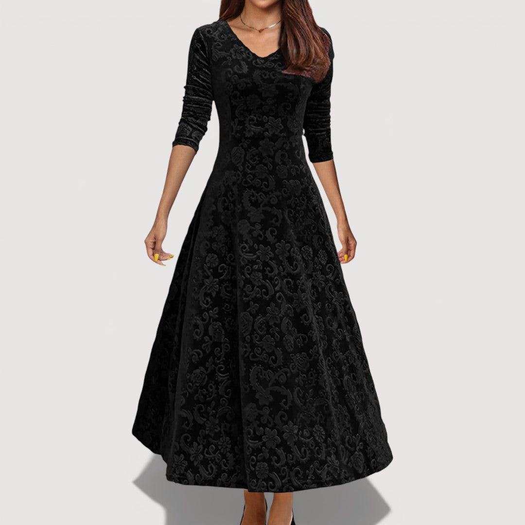 Lola – Sophisticated Velvet Gown