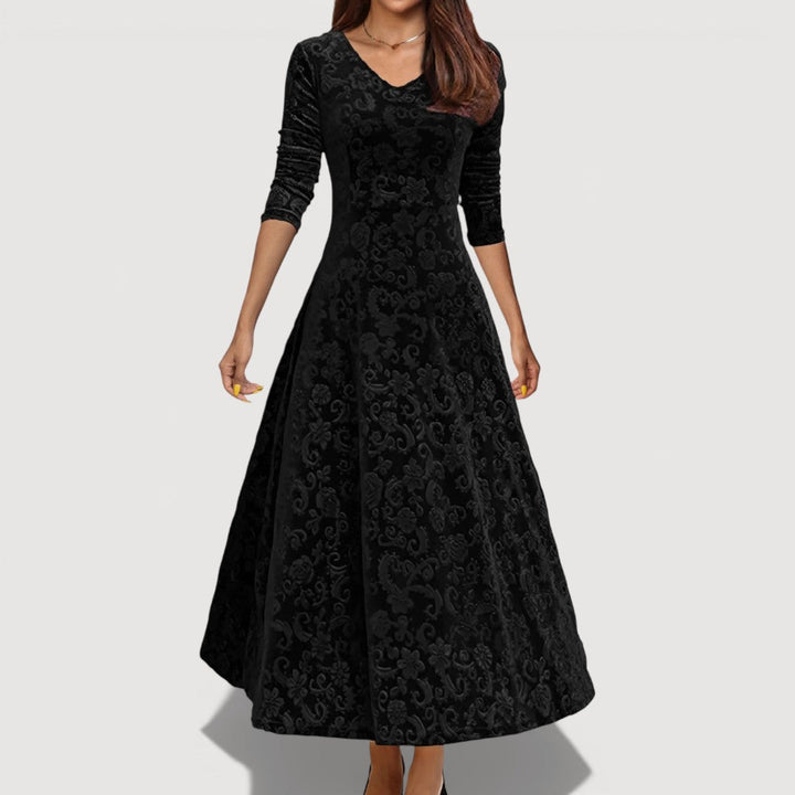 Lola – Sophisticated Velvet Gown