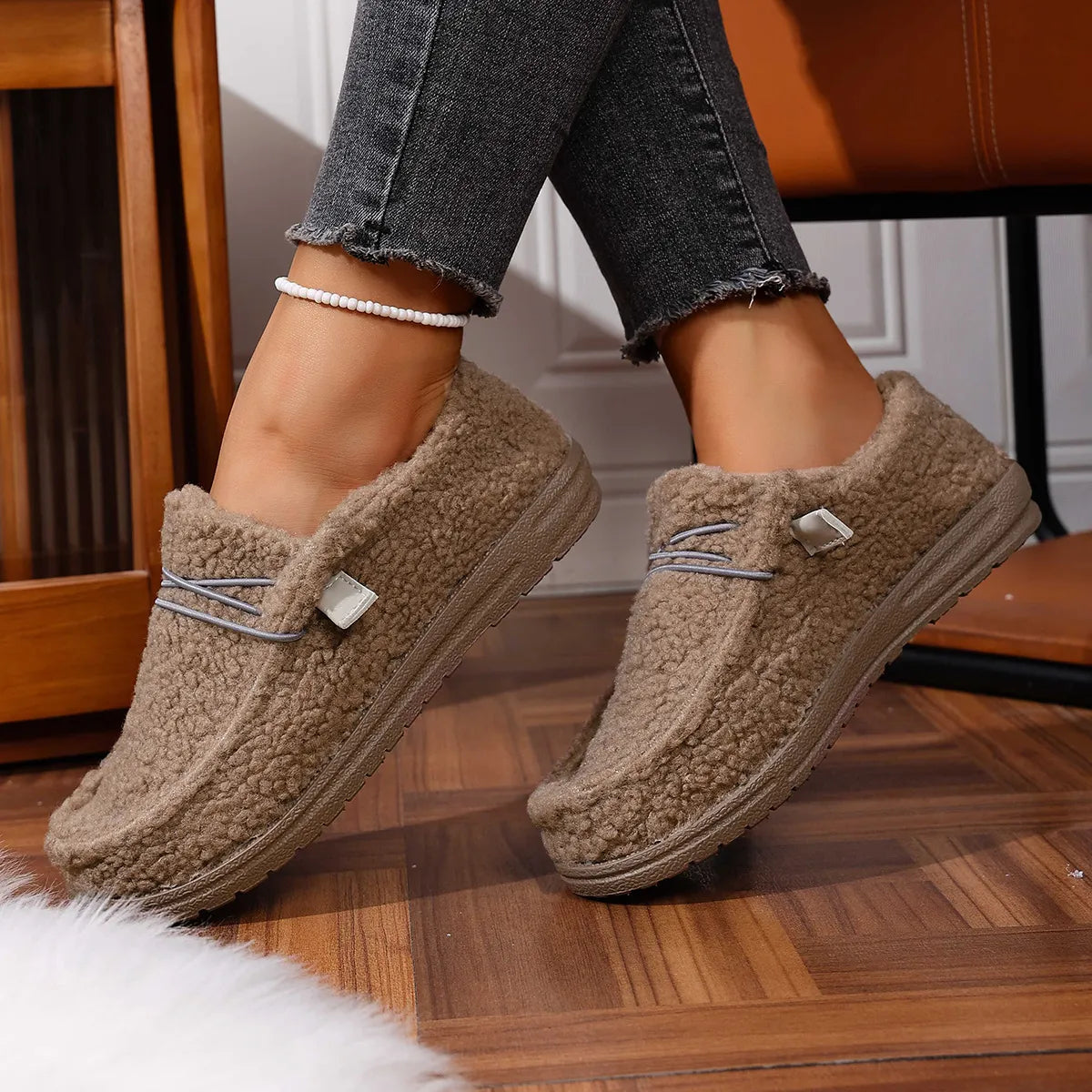 Claire – Cozy Teddy Slippers