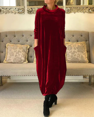 Etta – Chic Velvety Winter Dress with Convenient Pockets