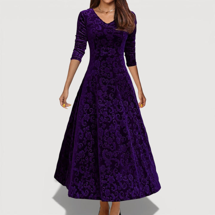 Lola – Sophisticated Velvet Gown