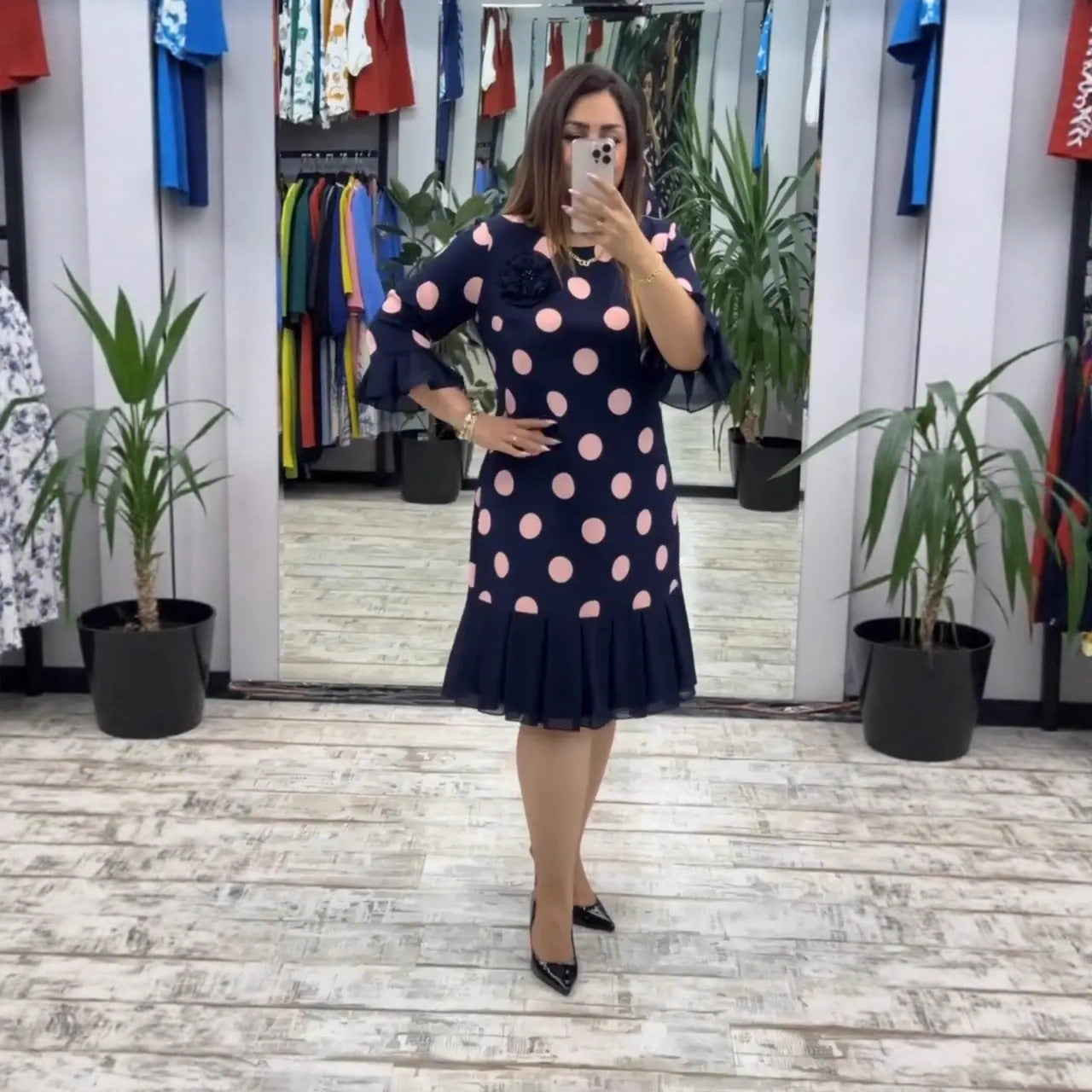 Camilla – Midi Dress with Pleated Polka Dot Design