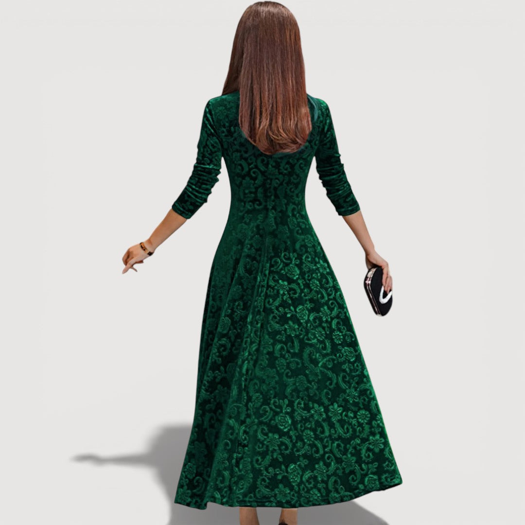 Lola – Sophisticated Velvet Gown