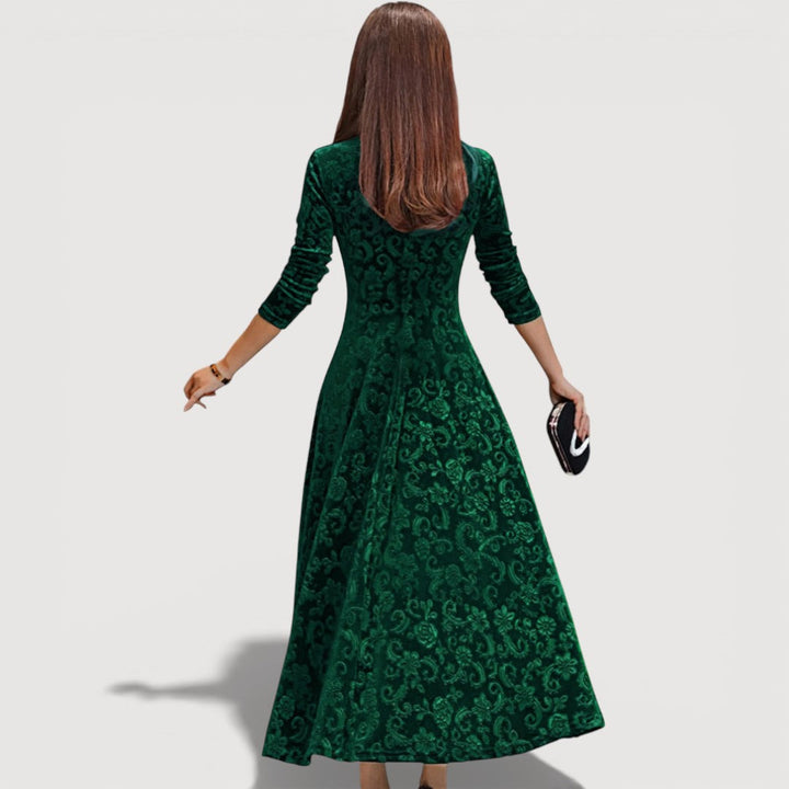 Lola – Sophisticated Velvet Gown