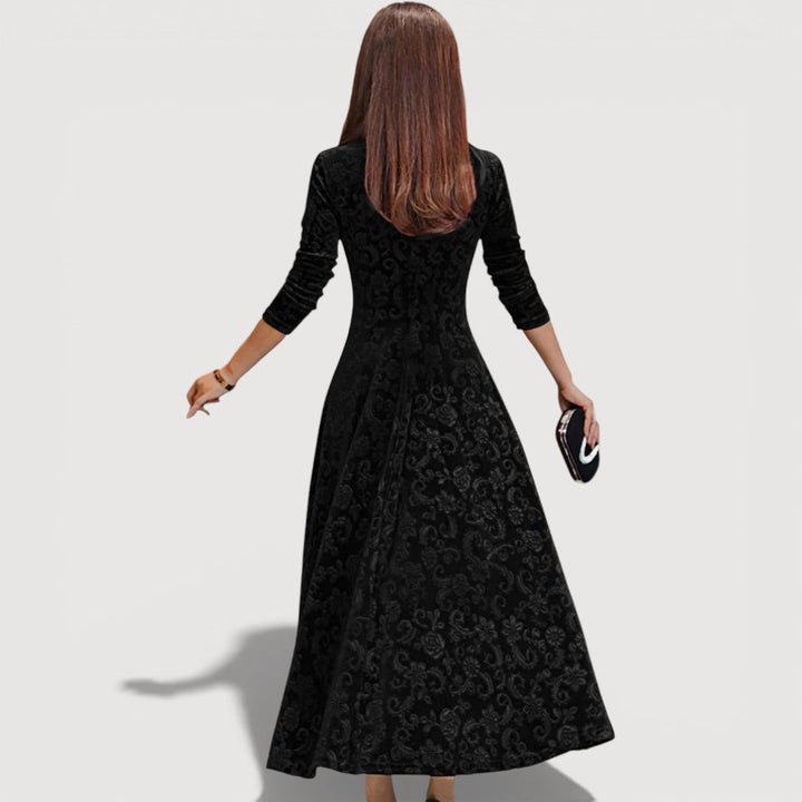 Lola – Sophisticated Velvet Gown