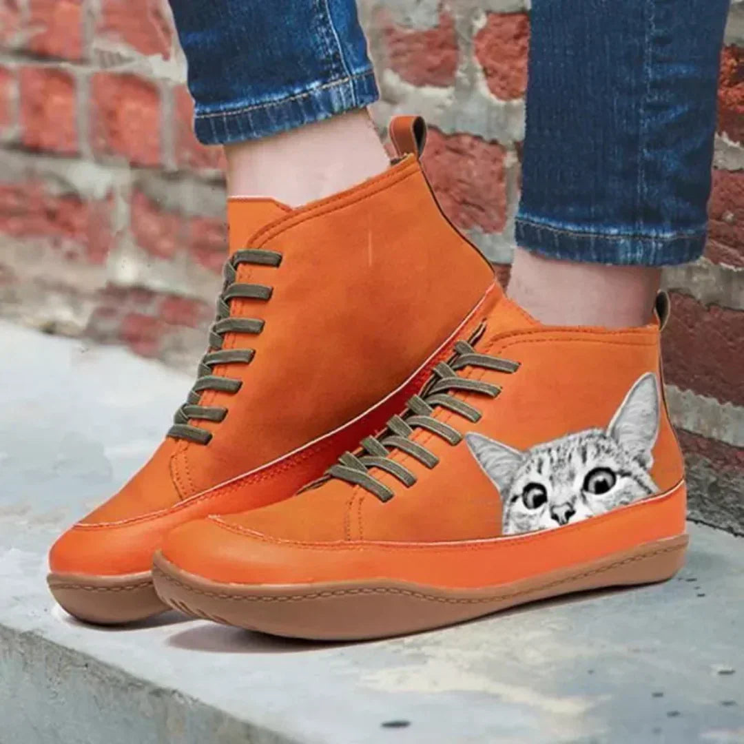 Jane – Leather Ankle Boots with Cat-Inspired Design