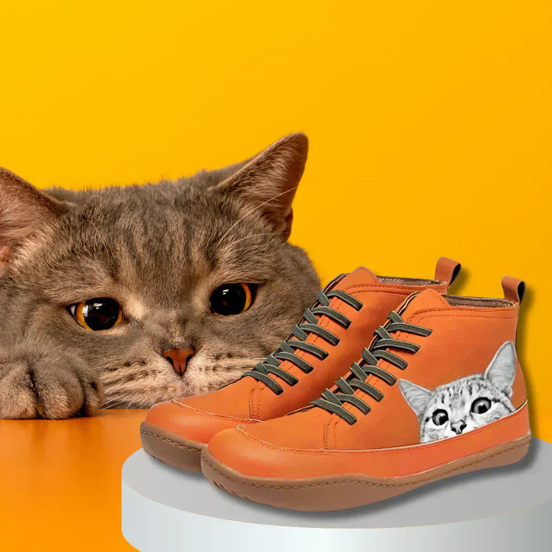 Jane – Leather Ankle Boots with Cat-Inspired Design
