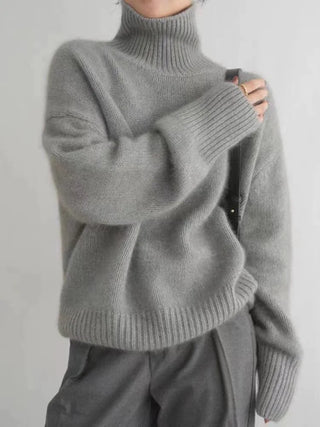 Lottie – Timeless Elegance Cashmere Turtleneck