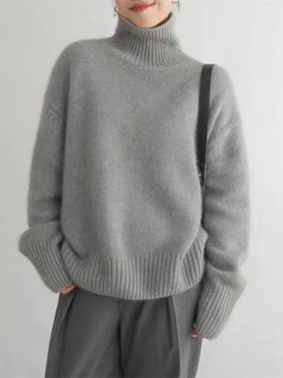 Lottie – Timeless Elegance Cashmere Turtleneck