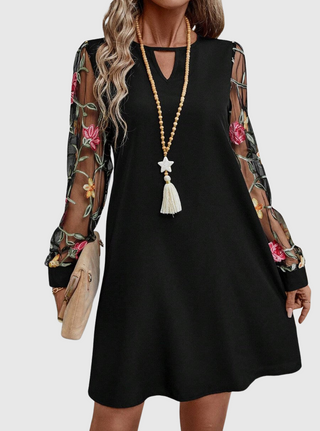 Enid – Stylish V-Neck Dress with Elegant Sleeves