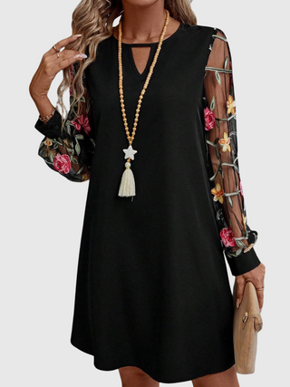 Enid – Stylish V-Neck Dress with Elegant Sleeves