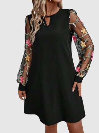 Enid – Stylish V-Neck Dress with Elegant Sleeves