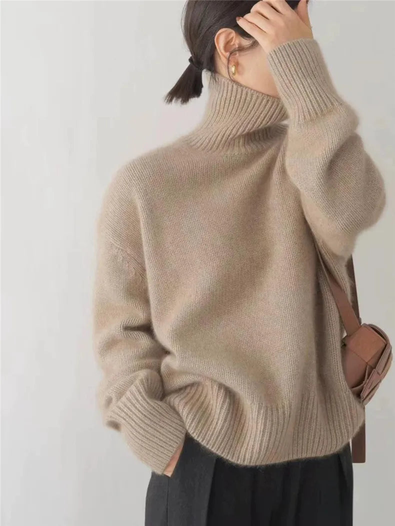 Lottie – Timeless Elegance Cashmere Turtleneck