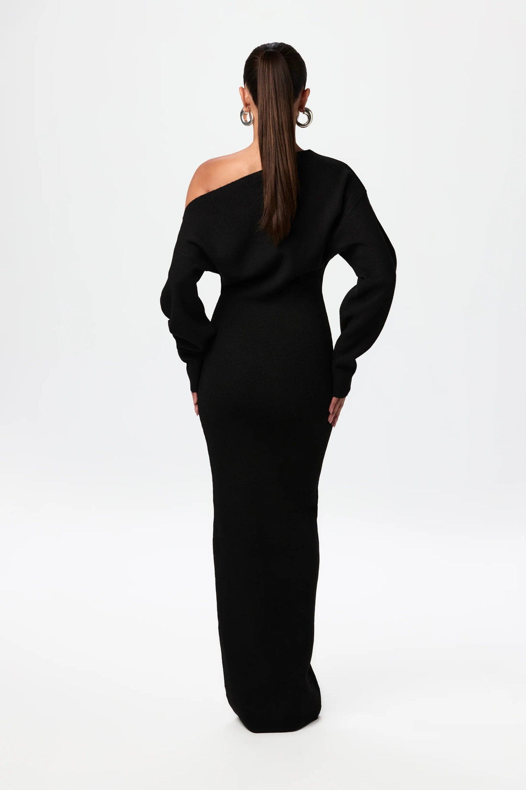 Solara – Elegant Off-Shoulder Luxe Dress