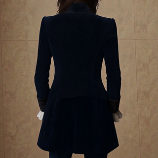 Matilda – Luxurious Velvet Blazer
