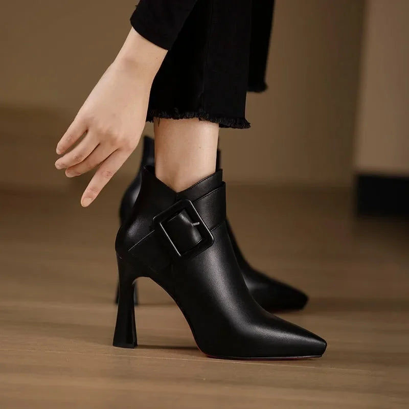 Aveline – Buckle Boots in Vegan Leather