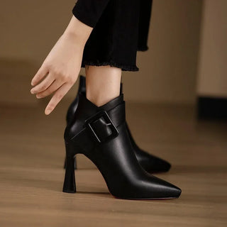 Aveline – Buckle Boots in Vegan Leather