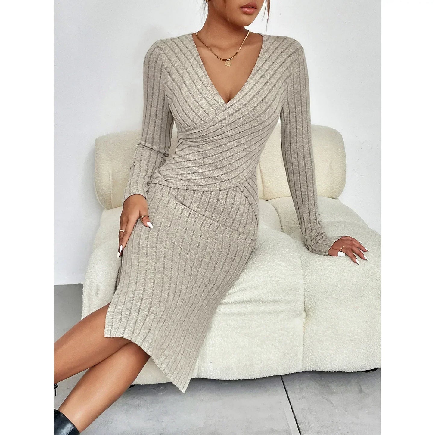 Clara - Elegant Simplicity Dress for Timeless Style