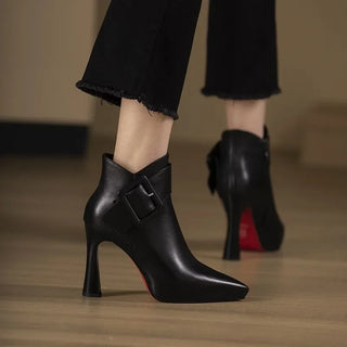 Aveline – Buckle Boots in Vegan Leather