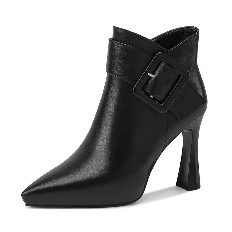 Aveline – Buckle Boots in Vegan Leather