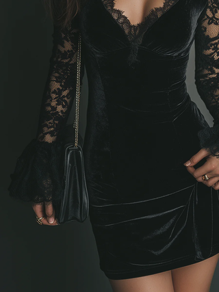 Eliza – Mini Dress in Velvet and Lace