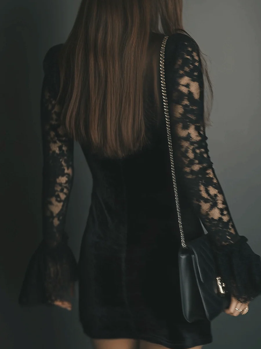 Eliza – Mini Dress in Velvet and Lace