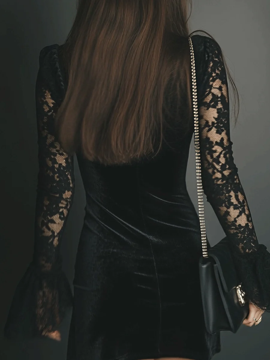 Eliza – Mini Dress in Velvet and Lace