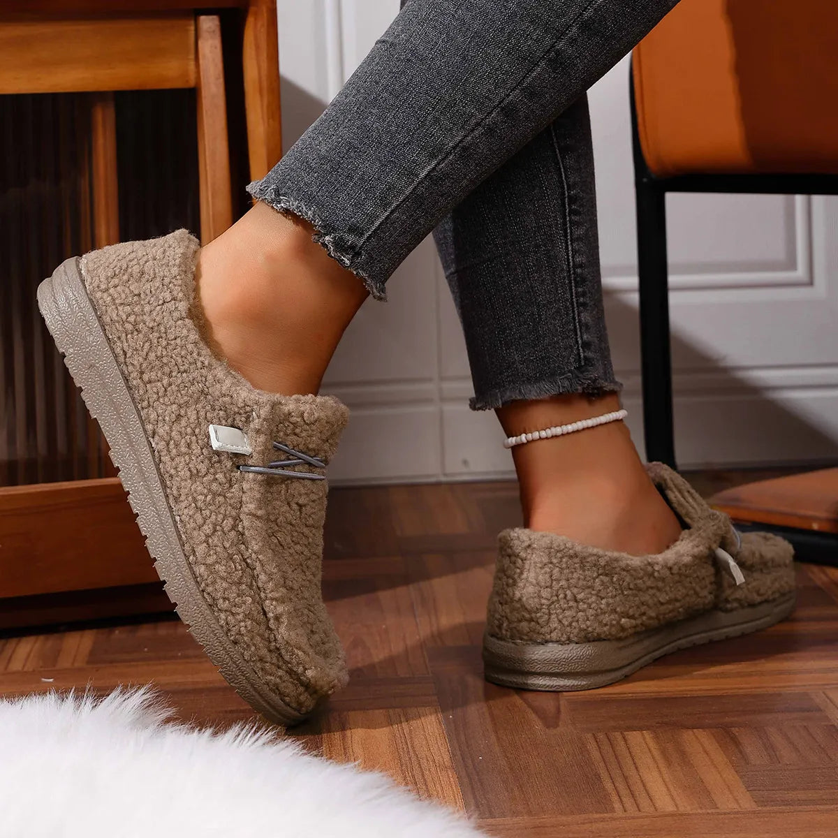 Claire – Cozy Teddy Slippers