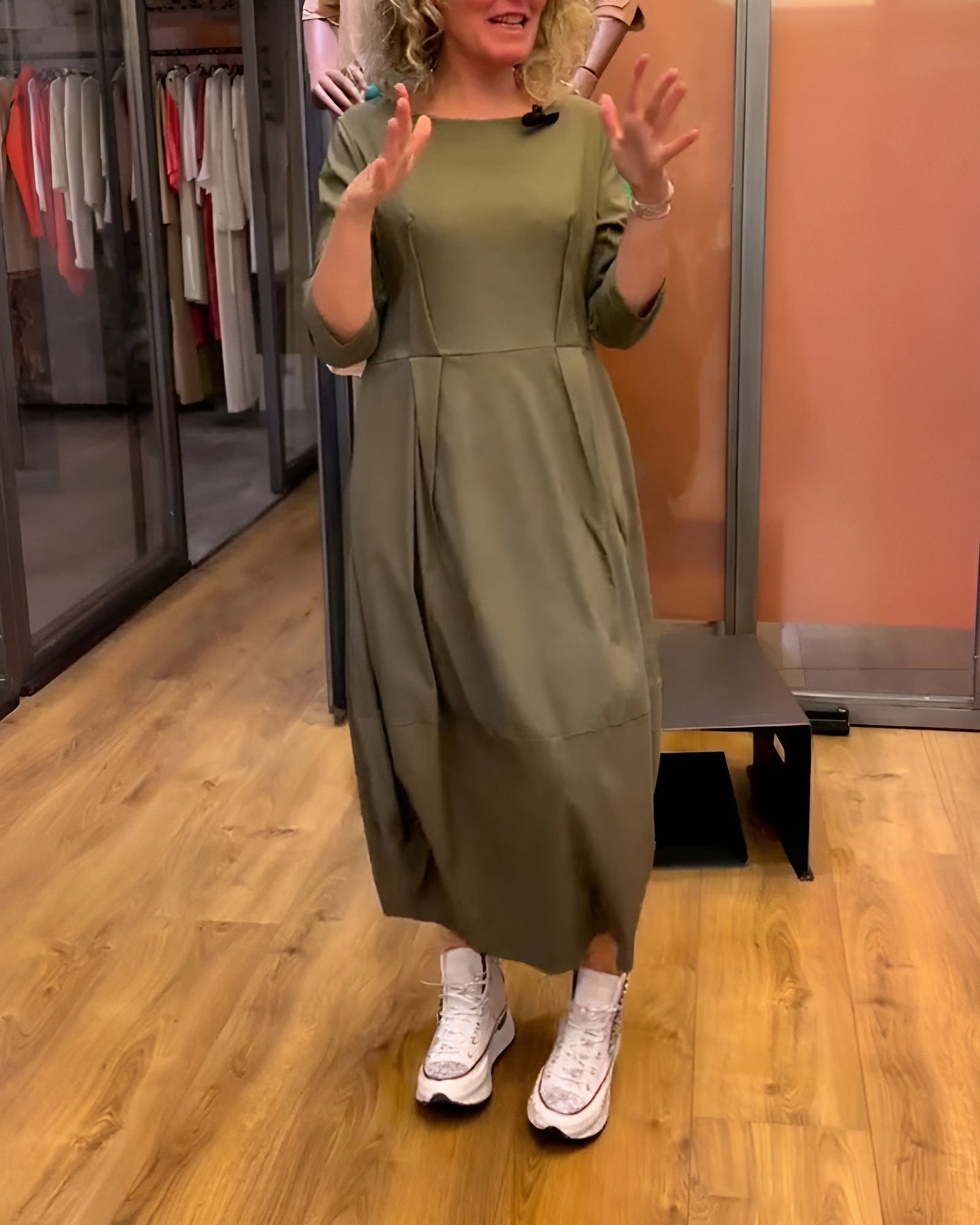Jessica - Sophisticated Round Neck Dress